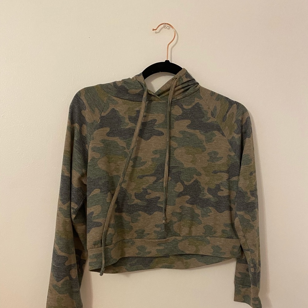 Cropped, camp long- sleeved top